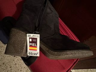 Botas altas ante negro talla 39 Son de piel .