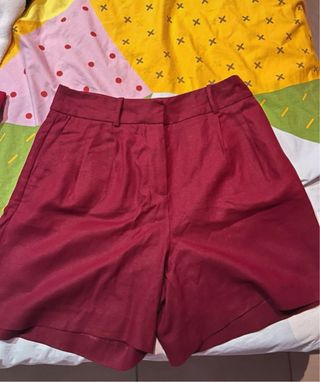 Bermudas granate