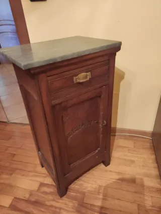 Comodino in legno e marmo stile '900