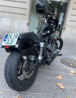 Harley Davidson Street Bob Negra