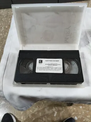 Película VHS Algo Pasa con Mary