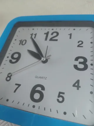 Orologio da parete blu