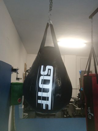 Sacco da boxe nero con logo