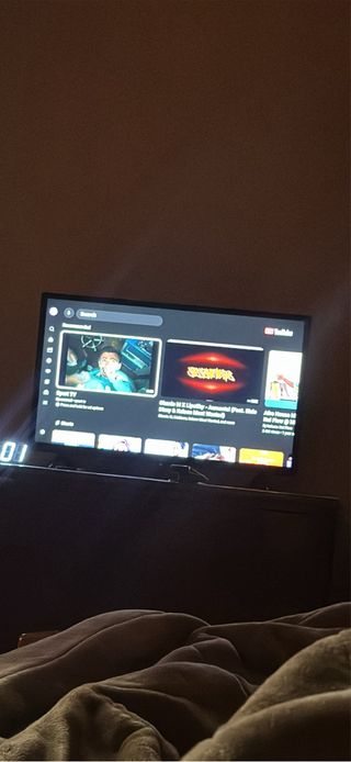 TV Strong 32 polegadas com caixa