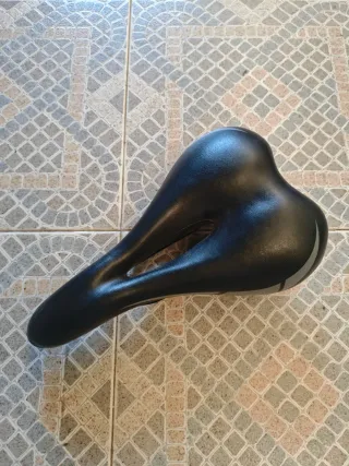 Sillín de bicicleta negro