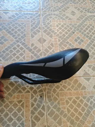 Sillín de bicicleta negro