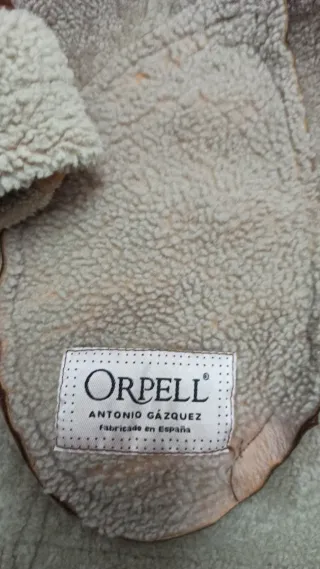 Chaquetón de piel vacuno, con forro borreguillo.