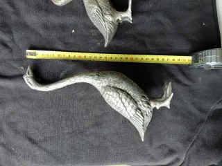 Pareja de patos de metal decorativos