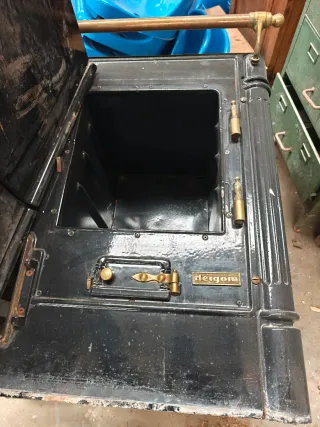 Cocina calefactora Hergon,completa desmontada.