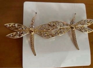 Pendientes dorados libélula con pedrería