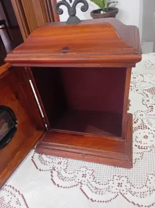 Reloj de sobremesa madera.No  funciona el reloj.