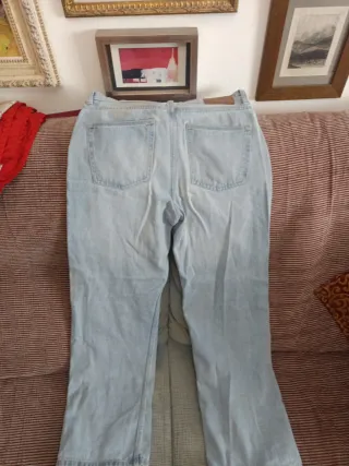 Lote 2 pantalones vaqueros chico y una sudadera.