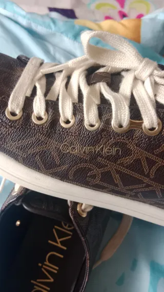 Zapatos Calvin Klein Marrón y Dorado