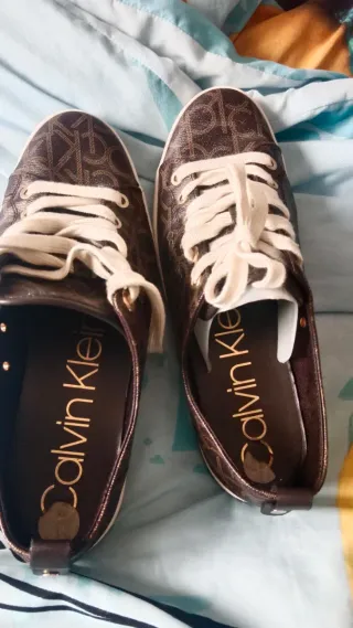 Zapatos Calvin Klein Marrón y Dorado