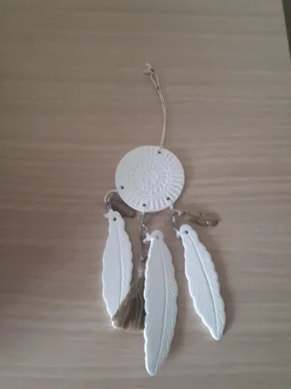 Atrapasueños blanco con plumas