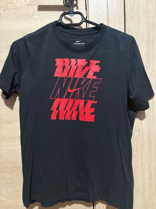 Camiseta Nike Negra Estampada