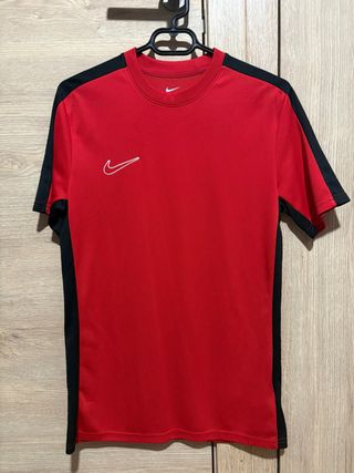 Camiseta Nike Roja y Negra