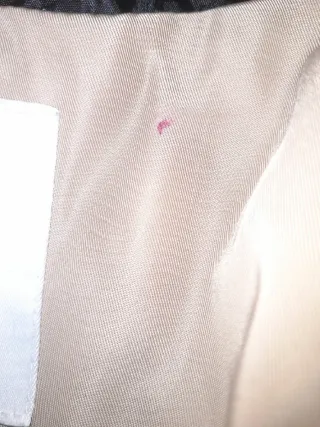 Chaqueta acolchada beige con capucha