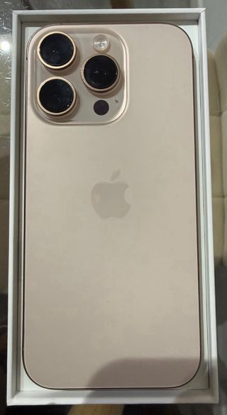 iPhone 16 Pro Dorado