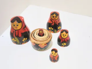 Cinque matrioske sovietiche originali in legno