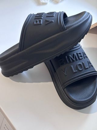 Chancla Plataforma BIMBA Y LOLA Negra