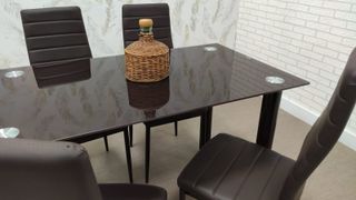 Mesa Cristal Marrón con 4 Sillas