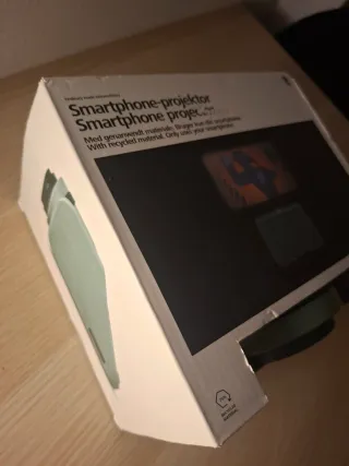 Proyector smartphone de material reciclado