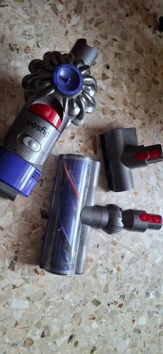 Dyson V7 SV11 Aspirapolvere