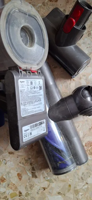 Dyson V7 SV11 Aspirapolvere