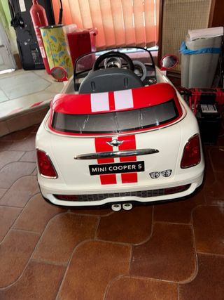 Coche eléctrico Mini Cooper blanco