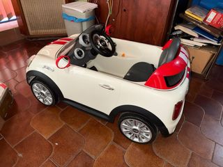Coche eléctrico Mini Cooper blanco