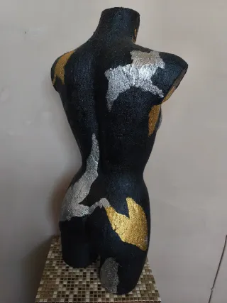 Manichino busto donna dipinto a mano