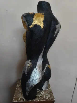 Manichino busto donna dipinto a mano