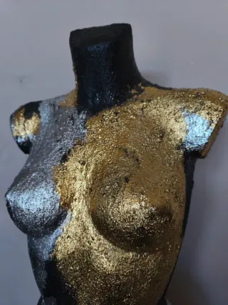 Manichino busto donna dipinto a mano