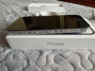 iPhone 14 Pro blanco y plata, como nuevo.