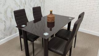 Mesa cristal y 4 sillas nuevas