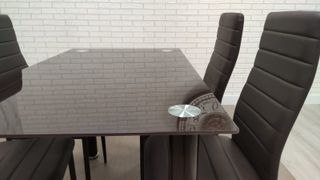 Mesa cristal y 4 sillas nuevas