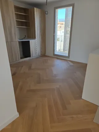 Parquet de madera puertas y ventanas