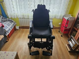 Silla de ruedas reclinable
