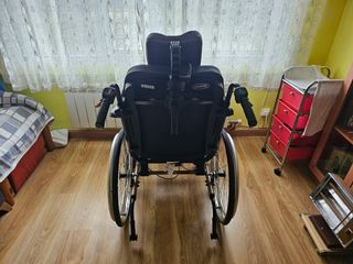 Silla de ruedas reclinable