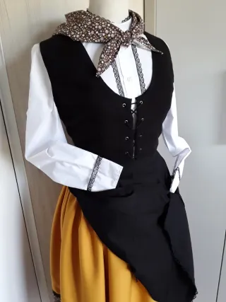 TRAJE NESKA-BASERRITARRA "145 EUROS "