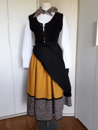 TRAJE NESKA-BASERRITARRA "145 EUROS "