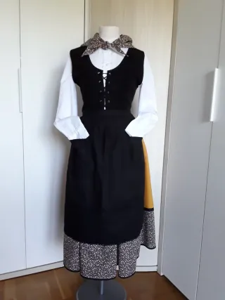 TRAJE NESKA-BASERRITARRA "145 EUROS "