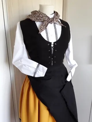 TRAJE NESKA-BASERRITARRA "145 EUROS "