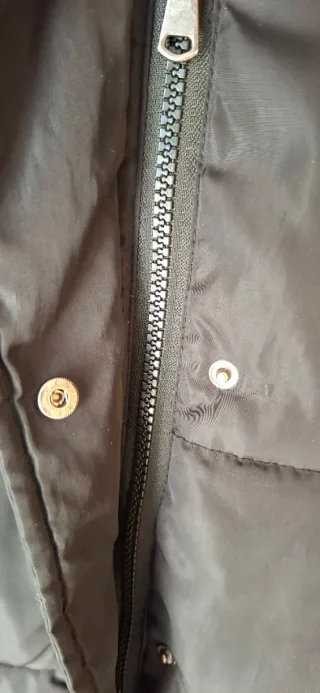 Piumino Nero Lungo Donna con Cappuccio