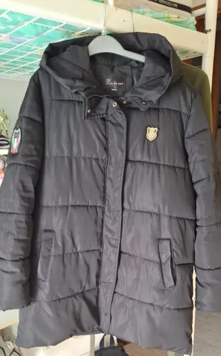 Piumino Nero Lungo Donna con Cappuccio