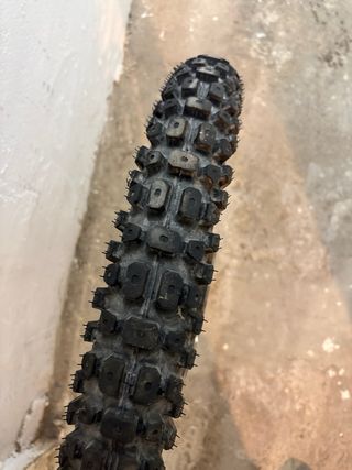 Llanta dorada (reparar) Y neumático nuevo Rieju RR