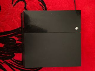 PS4 (PlayStation 4)