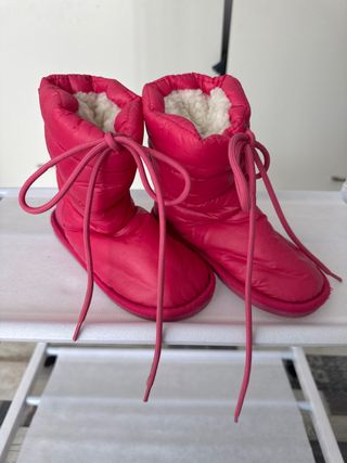 Botas de nieve rosas con cordones