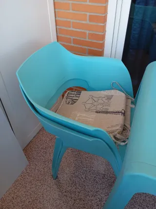 Mesa y 4 Sillas Plástico Azul